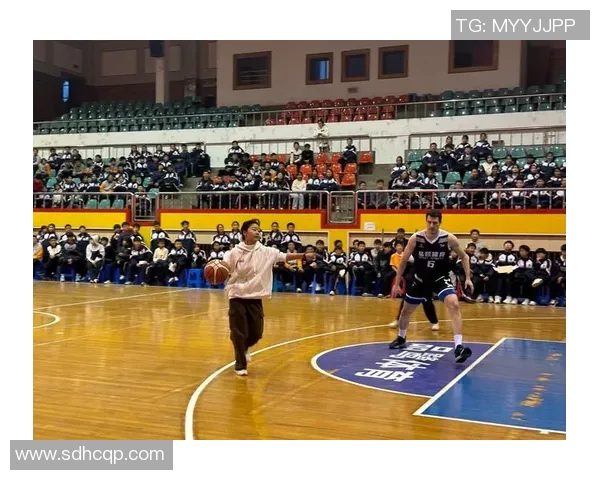 维拉诺瓦与累西体育的激烈对决展现篮球魅力与团队精神 维拉诺瓦与累西体育的激烈对决展现篮球魅力与团队精神