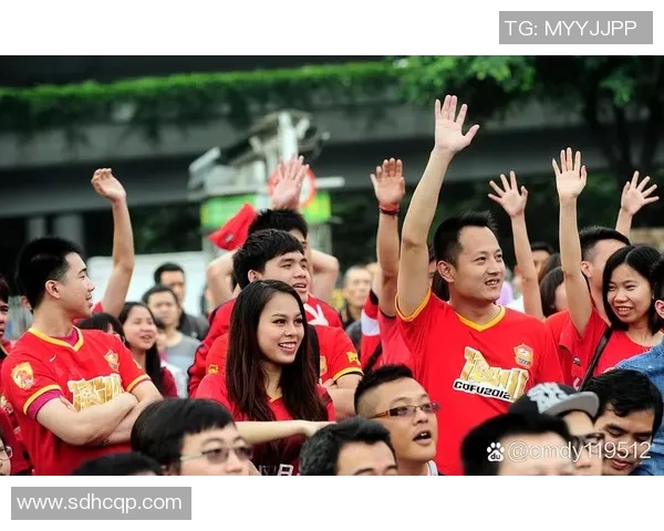 中国球迷热情支持足球明星激励他们在赛场上奋勇争先 中国球迷热情支持足球明星激励他们在赛场上奋勇争先